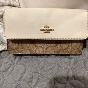 Coach wallet in really hold conditions